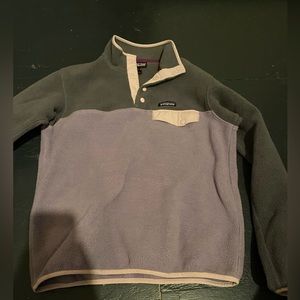 Small Patagonia pullover